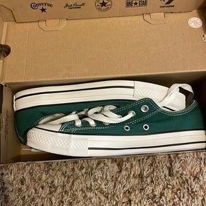 Women’s size 8 Converse